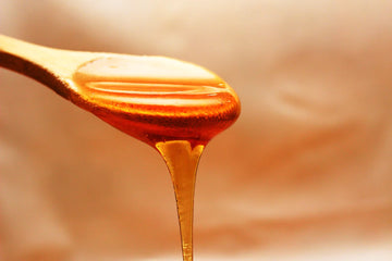 The Golden Difference: Benefits of Raw Honey Over Mass-Produced Varieties